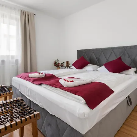 Kms Homes - Balcony - Netflix - Modern Apartment *