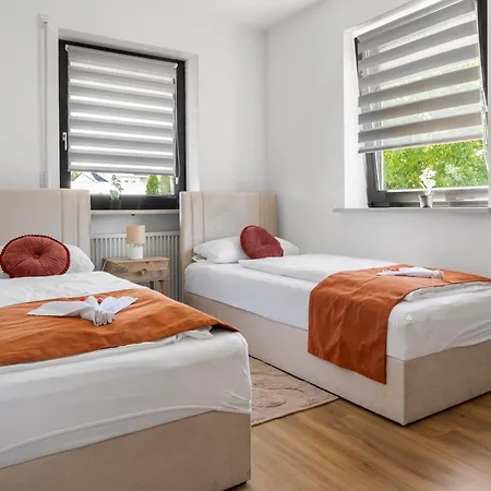 Kms Homes - Balcony - Netflix - Modern Apartment *