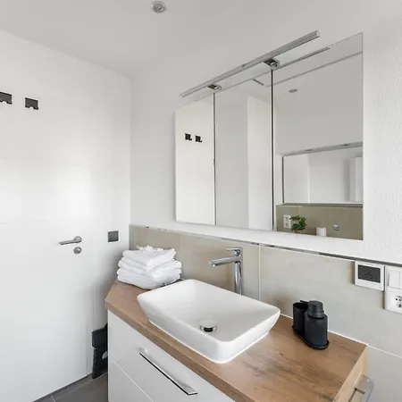 Kms Homes - Balcony - Netflix - Modern Apartment