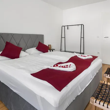 Kms Homes - Balcony - Netflix - Modern Apartment