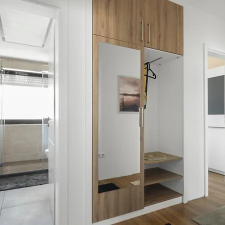 Apartment Kms Homes - Balcony - Netflix - Modern